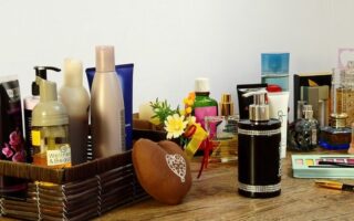 How to use cosmetics without harming the skin?