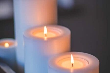 10 benefits of lighting scented candles