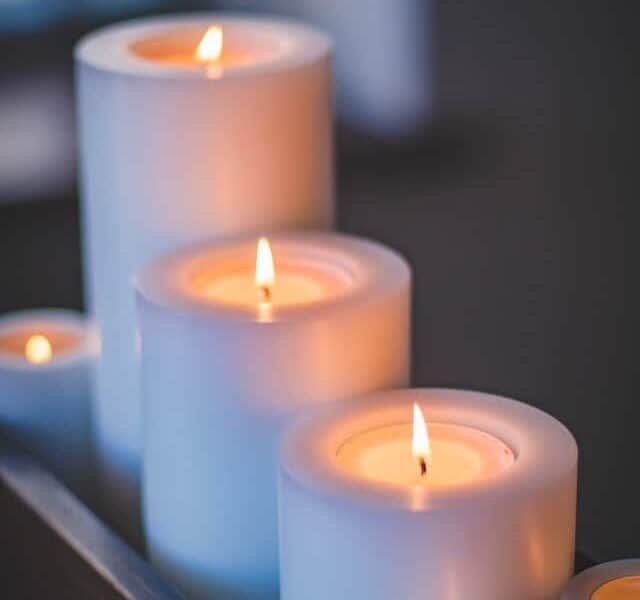10 benefits of lighting scented candles