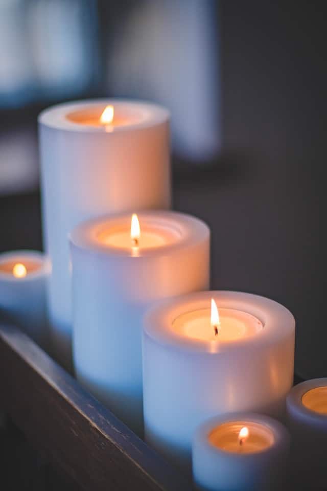 10 benefits of lighting scented candles
