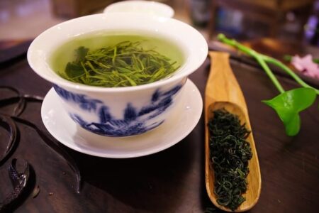 How to use green tea for skin?